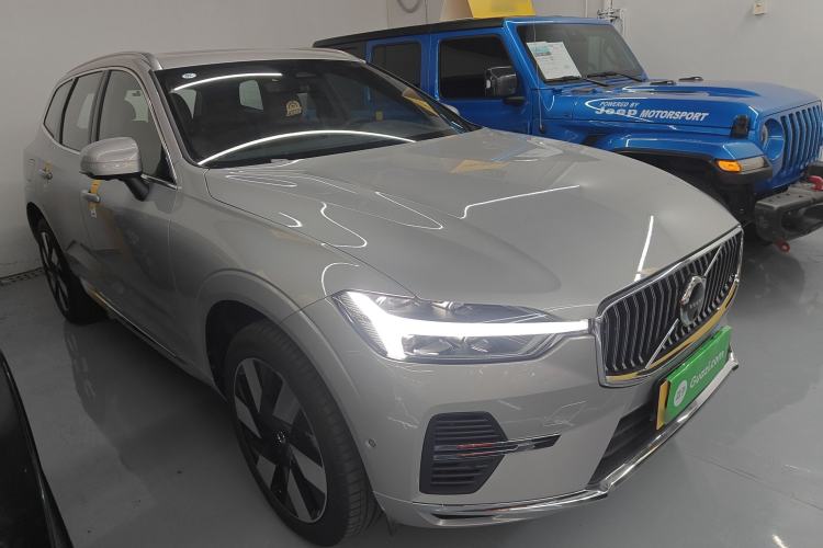 Used Volvo XC60 New Energy 2025 Plug-in Hybrid Long-Range All-Wheel Drive Smart & Luxurious Edition
