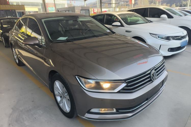 Used Volkswagen Magotan 2017 330TSI DSG Leading Model
