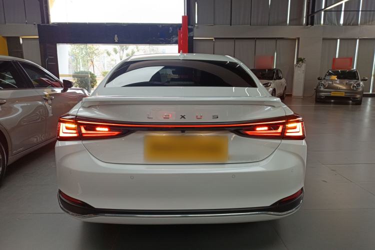 Used Lexus ES 2025 300h Deluxe Edition