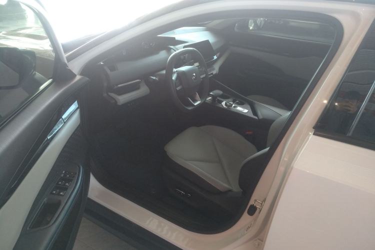 Used Changan UNI-V iDD 2023 ZhiDian iDD 1.5T 113km Smart & Fun Version
