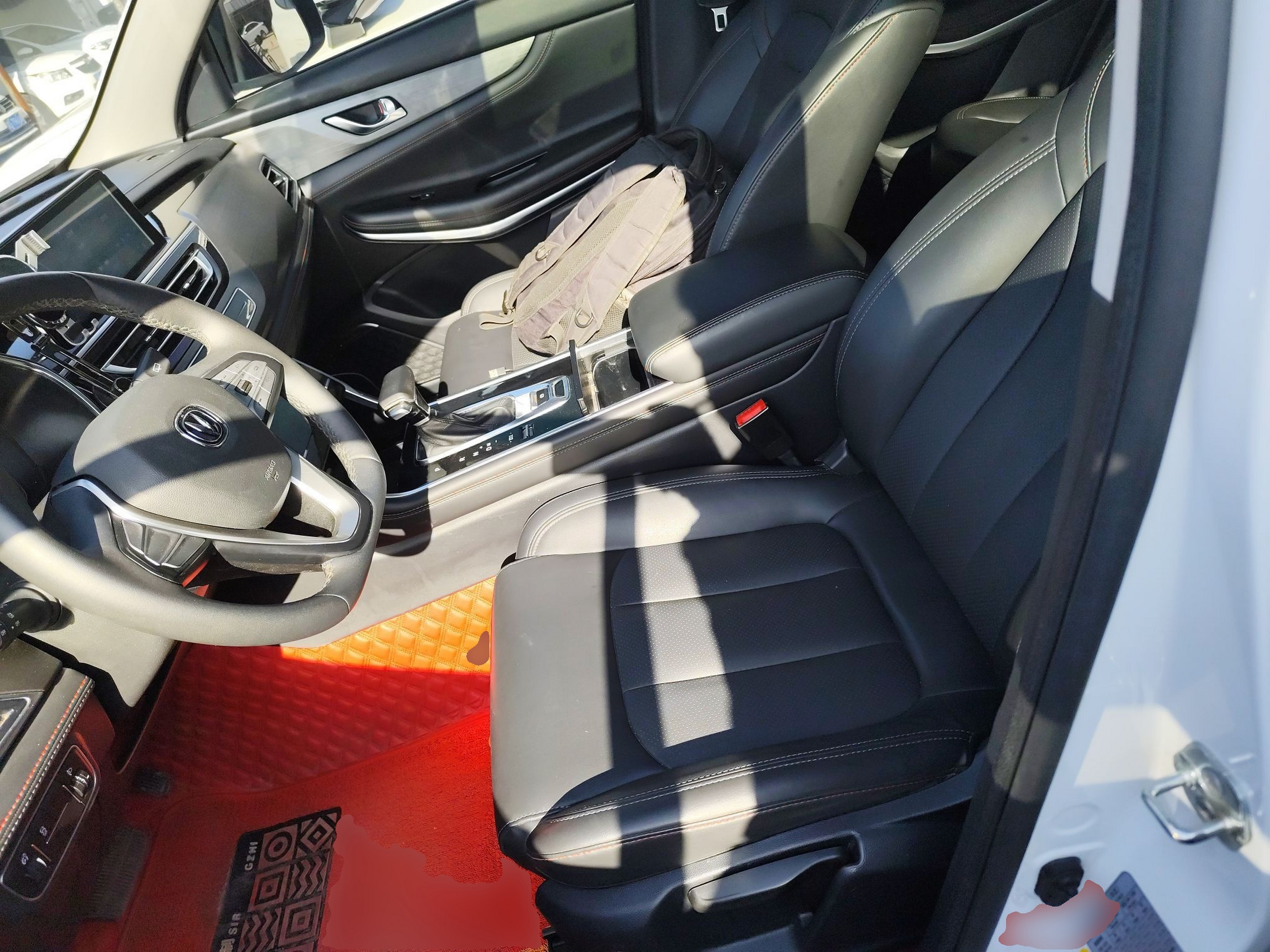 Переднее сиденье в автомобиле