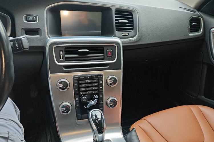 Used Volvo S60 2016 S60L T4 Zhiyuan Edition
