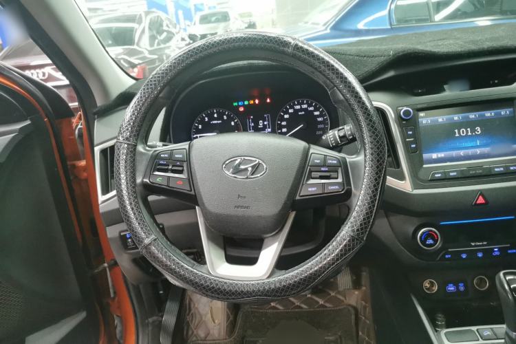 Used Hyundai ix25 2015 1.6L Automatic Two-Wheel-Drive Deluxe DLX Model
