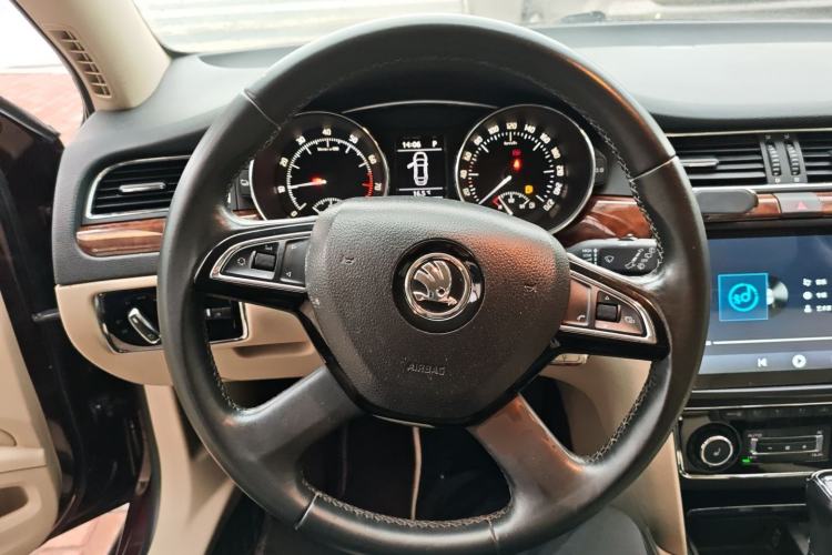 Used Skoda Superb 2013 1.8TSI Automatic Yashi Edition
