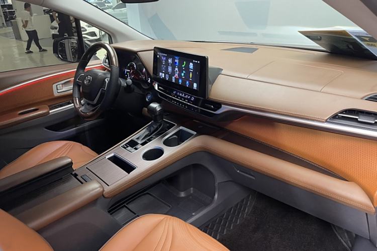 Used Toyota Granvia 2023 2.5L Hybrid Comfort Edition
