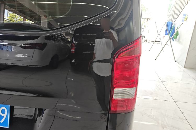 Used Mercedes-Benz Vito 2018 2.0T Elite Version 7 Seats China VI Emission Standard
