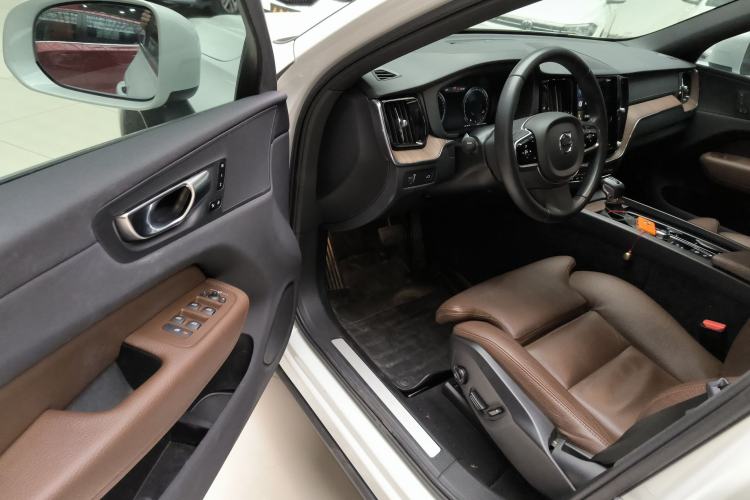 Used Volvo XC60 2021 T5 4x4 Smart Luxury Edition