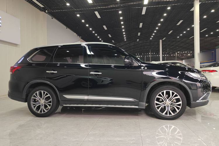 Used Mitsubishi Outlander 2018 2.4L 4x4 Elite Edition 5 Seats
