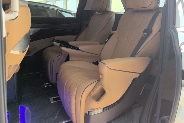 Used Denza D9 2024 DM-i 1050 Luxury Model