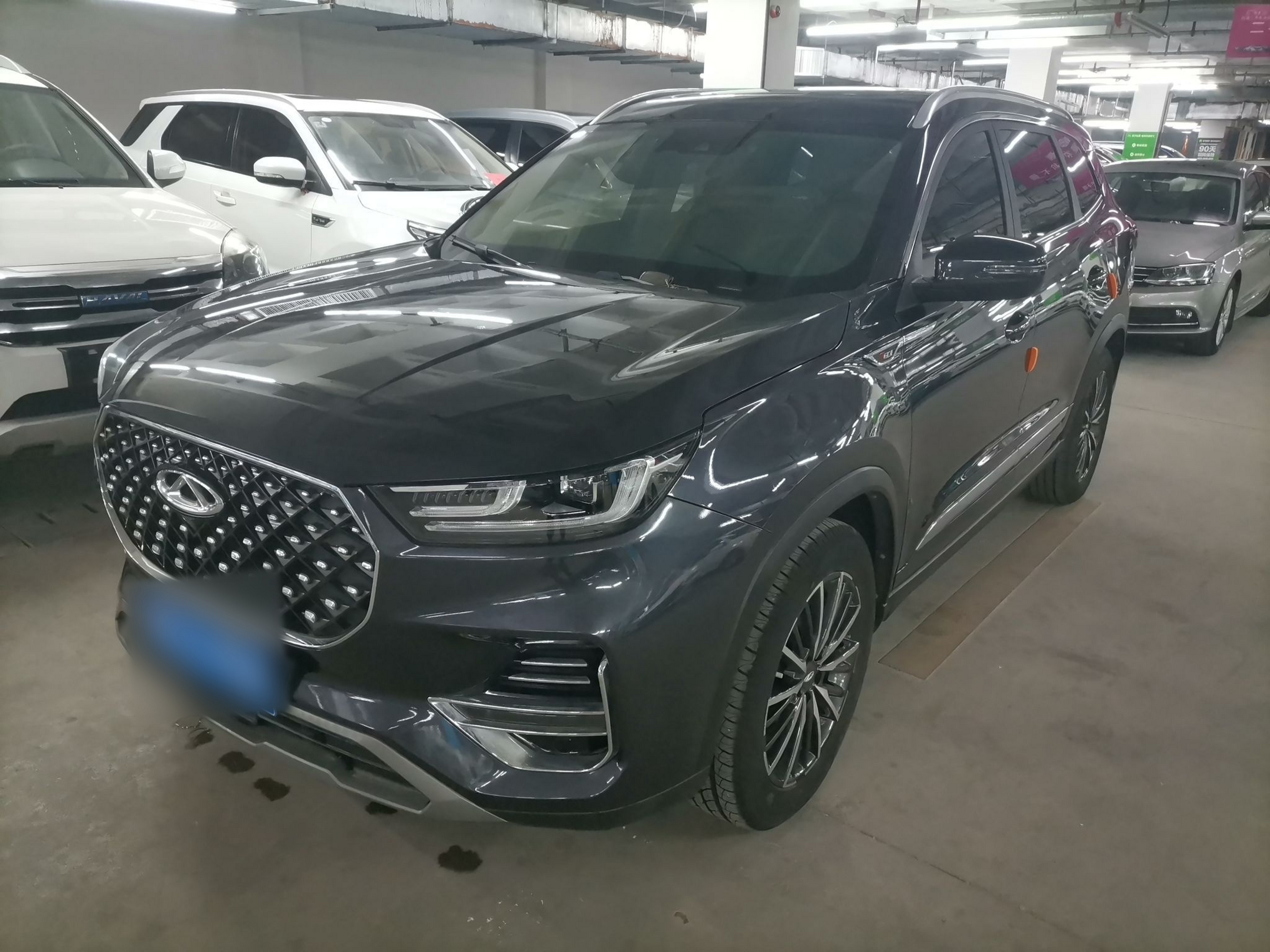 Под передней частью автомобиля