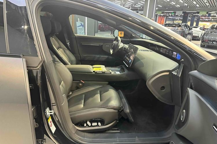 Used  12 2024 700 Three-Laser Rear-Wheel Drive Luxury Edition
