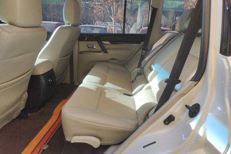 Used Mitsubishi Pajero 2018 V97 3.8L 5-Door GLS Sunroof Dual Differential – Middle East
