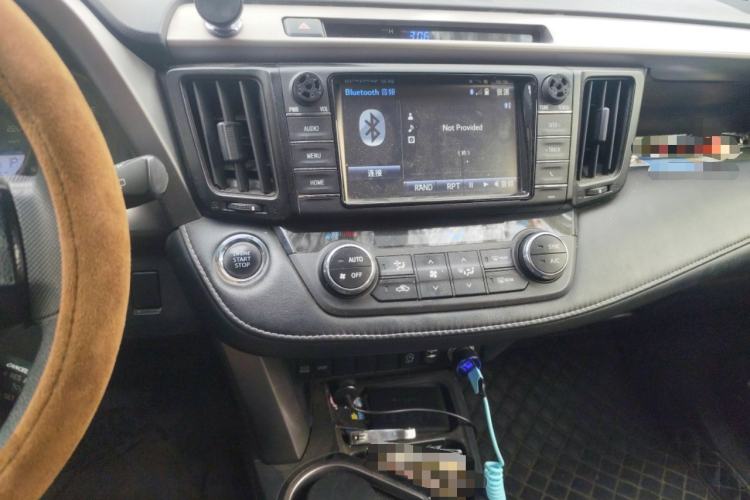 Used Toyota RAV4 2016 2.0L CVT Two-Wheel Drive Fashion Edition China V Standard
