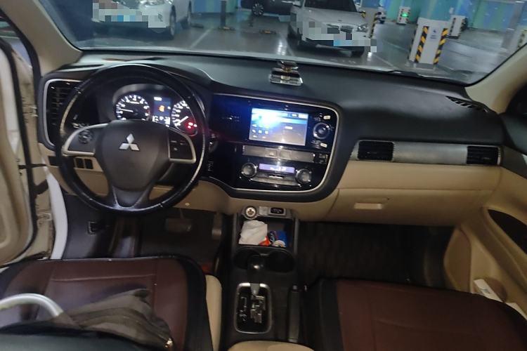 Used Mitsubishi Outlander 2013 2.4L 4x4 Luxury Navigation Edition 5 Seats
