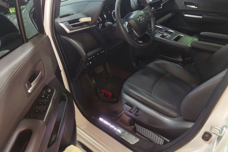Used Toyota Sienna 2024 2.5L Hybrid Four-Wheel Drive Prestige Edition
