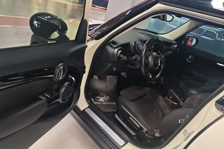 Used  MINI 2018 1.5T COOPER Classic Edition Five-Door Version
