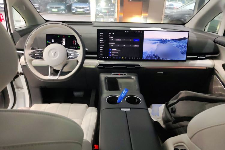 Used VOYAH Dream 2025 PHEV Four-Wheel Drive Prestige Kunpeng Edition