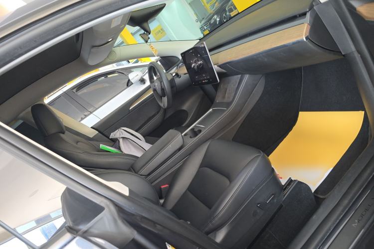 Used Tesla Model Y 2022 Long-Range All-Wheel-Drive Version
