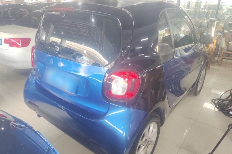 Used  fortwo 2015 1.0L 52 kW hardtop Dynamic version
