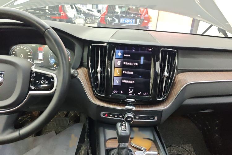 Used Volvo XC60 2021 T5 4x4 Smart Luxury Edition
