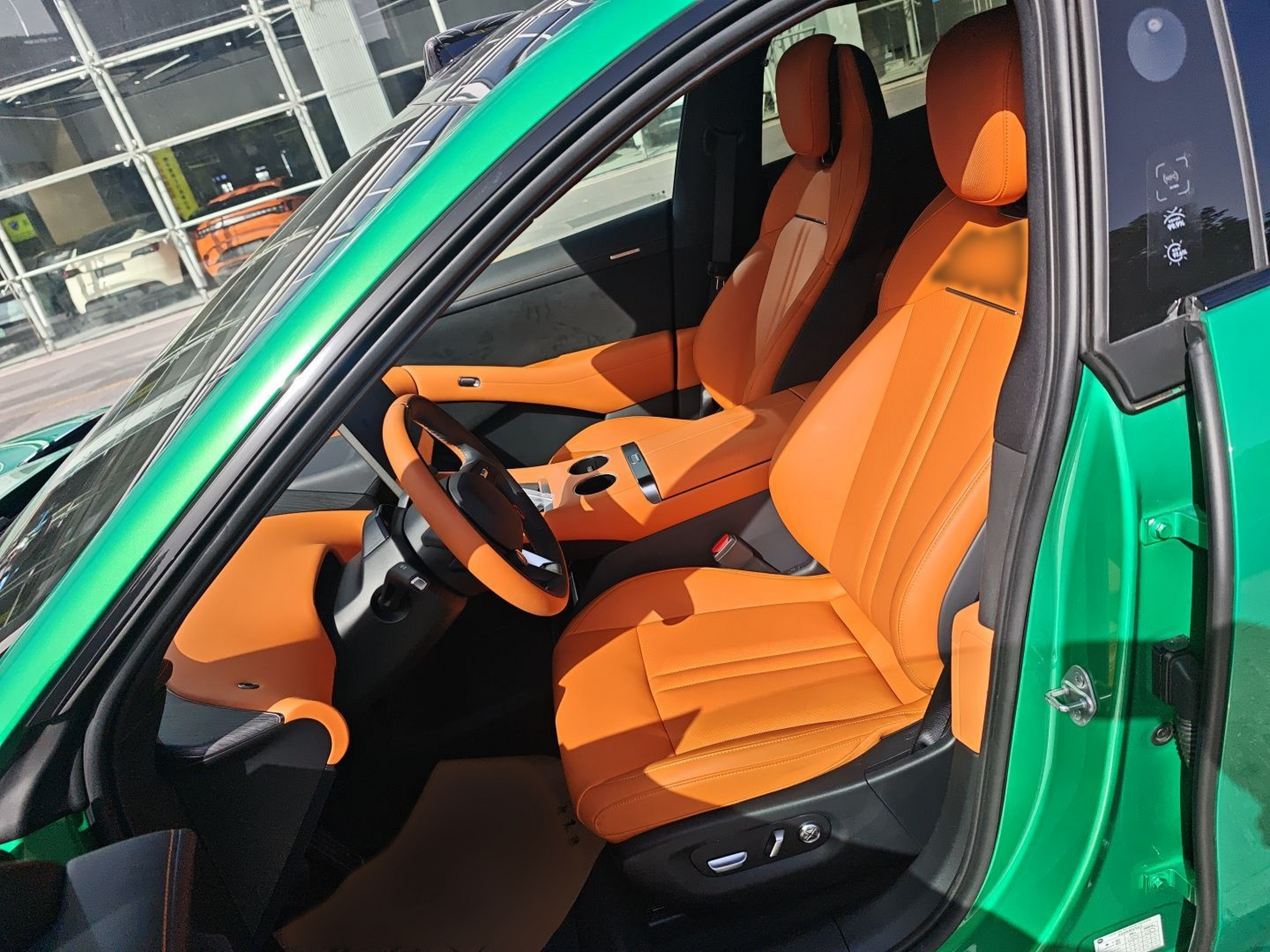 المقاعد الأمامية داخل السيارة