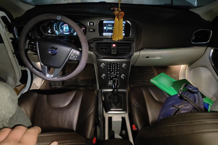 Used Volvo V40 2013 T5 Prestige Edition