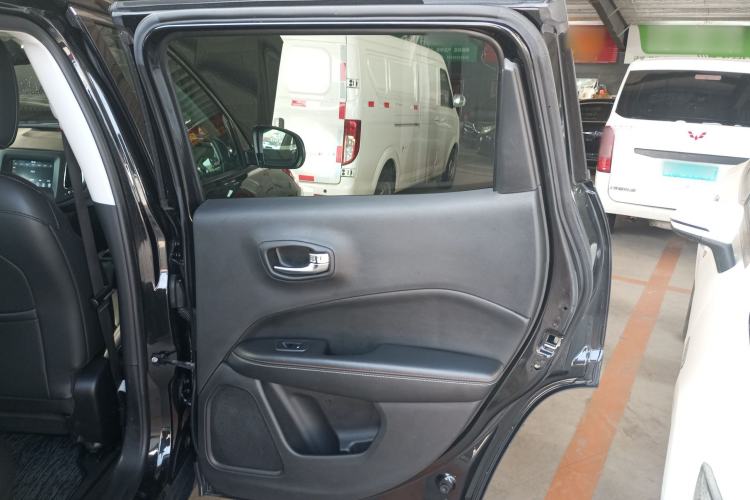 Used  Compass 2017 200T Automatic Enjoyment Version
