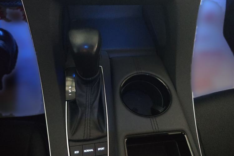 Used Toyota Avalon 2019 Dual-Engine 2.5L Luxury Edition China VI Standard
