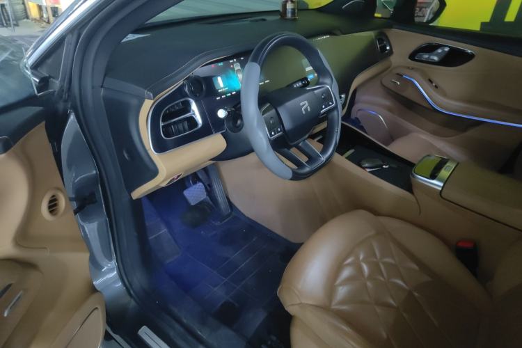 Used  R7 2023 Rear-Drive Screen King Pro Edition
