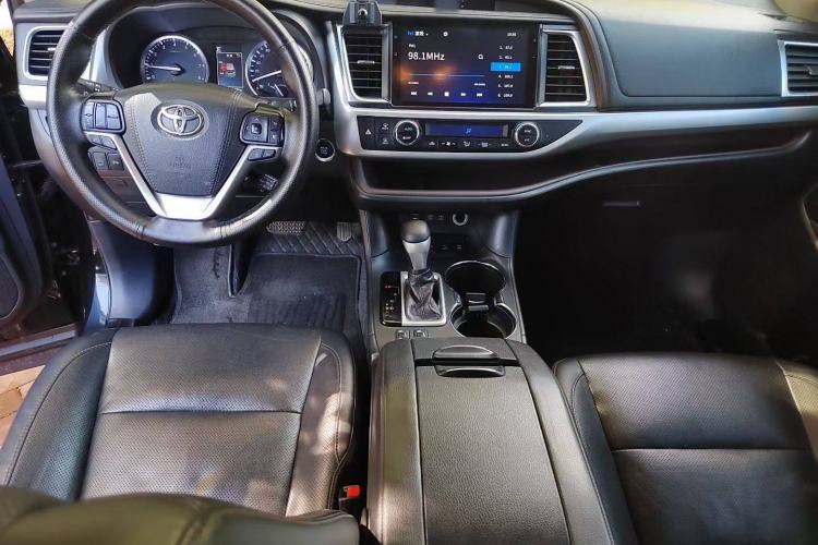 Used Toyota Highlander 2018 2.0T Four-Wheel Drive Prestige Version 7 Seats China VI Standard
