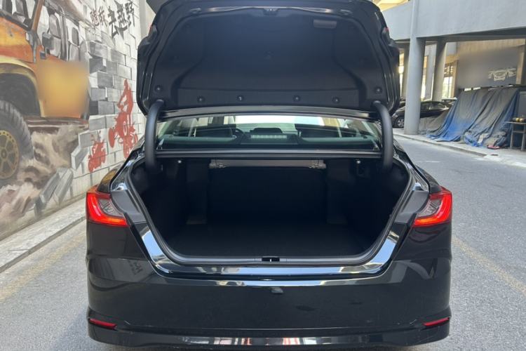 Used Toyota Camry 2024 Dual-Motor 2.0 HGVP Luxury Edition
