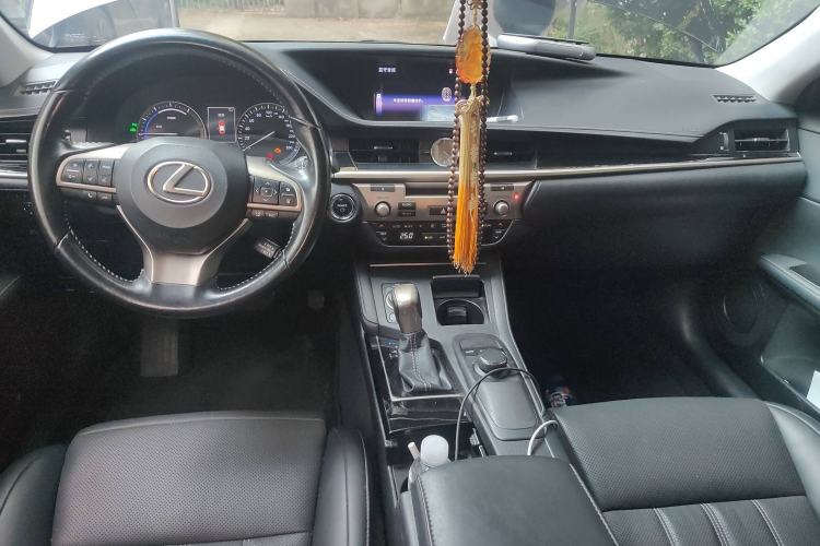 Used Lexus ES 2015 300h Comfort Edition
