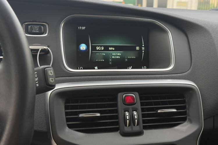 Used Volvo V40 2016 T3 Zhiyi Edition
