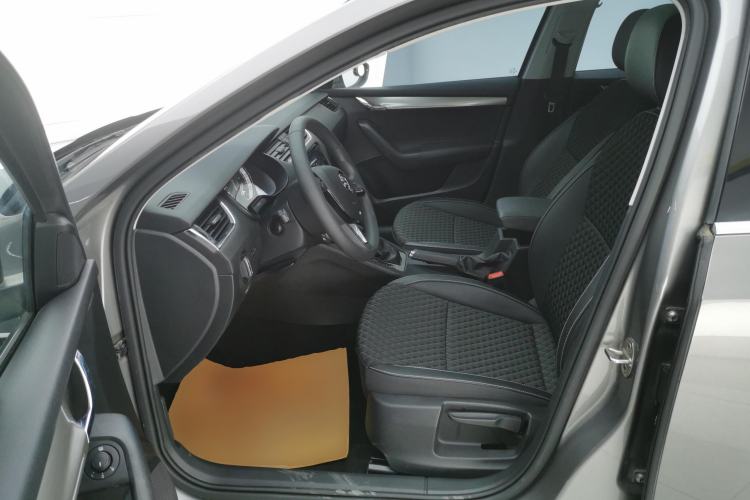 Used Skoda Octavia 2019 1.5L Automatic Smart Drive Luxury Edition China VI Standard
