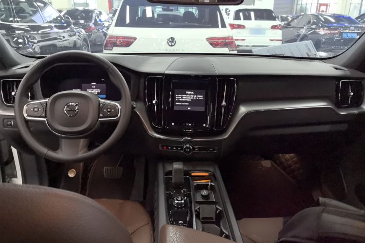 Used Volvo XC60 2022 B5 4x4 Zhiyi Luxury Edition
