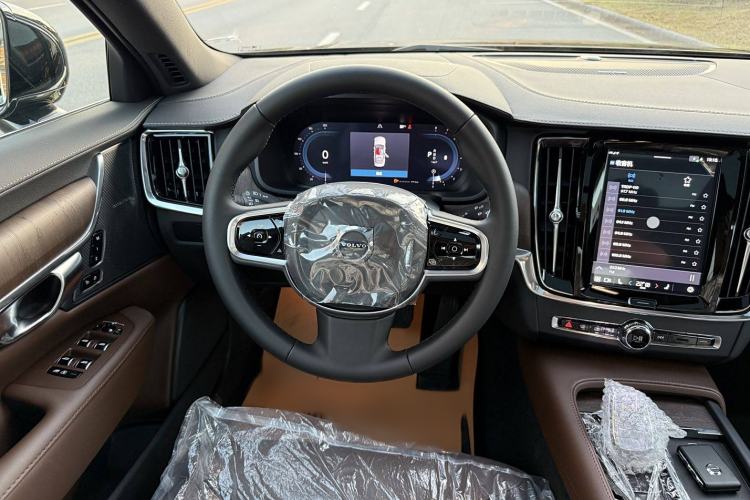 Used Volvo S90 2025 B5 Zhiyuan Luxury Edition
