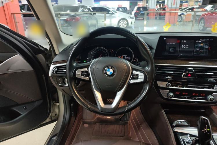 Used BMW 5 Series 2018 525Li Luxury Package
