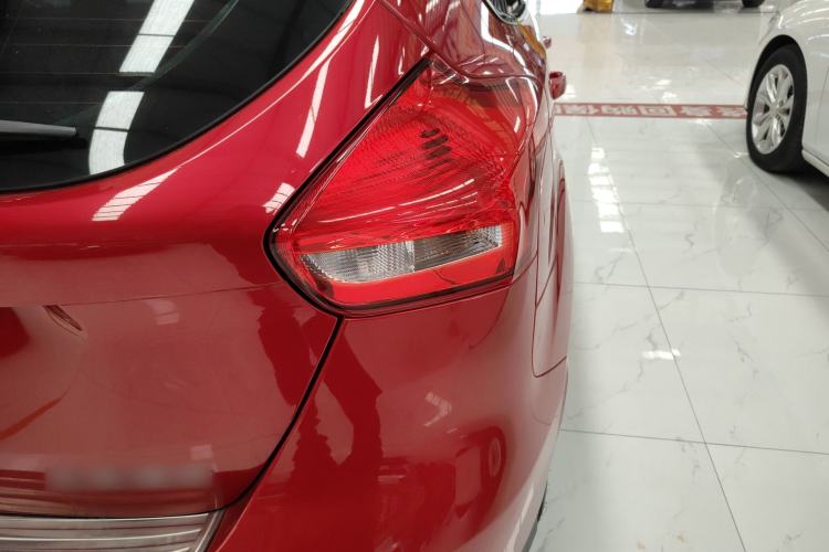 Used Ford Focus 2015 Hatchback 1.6L Automatic Fashion Edition
