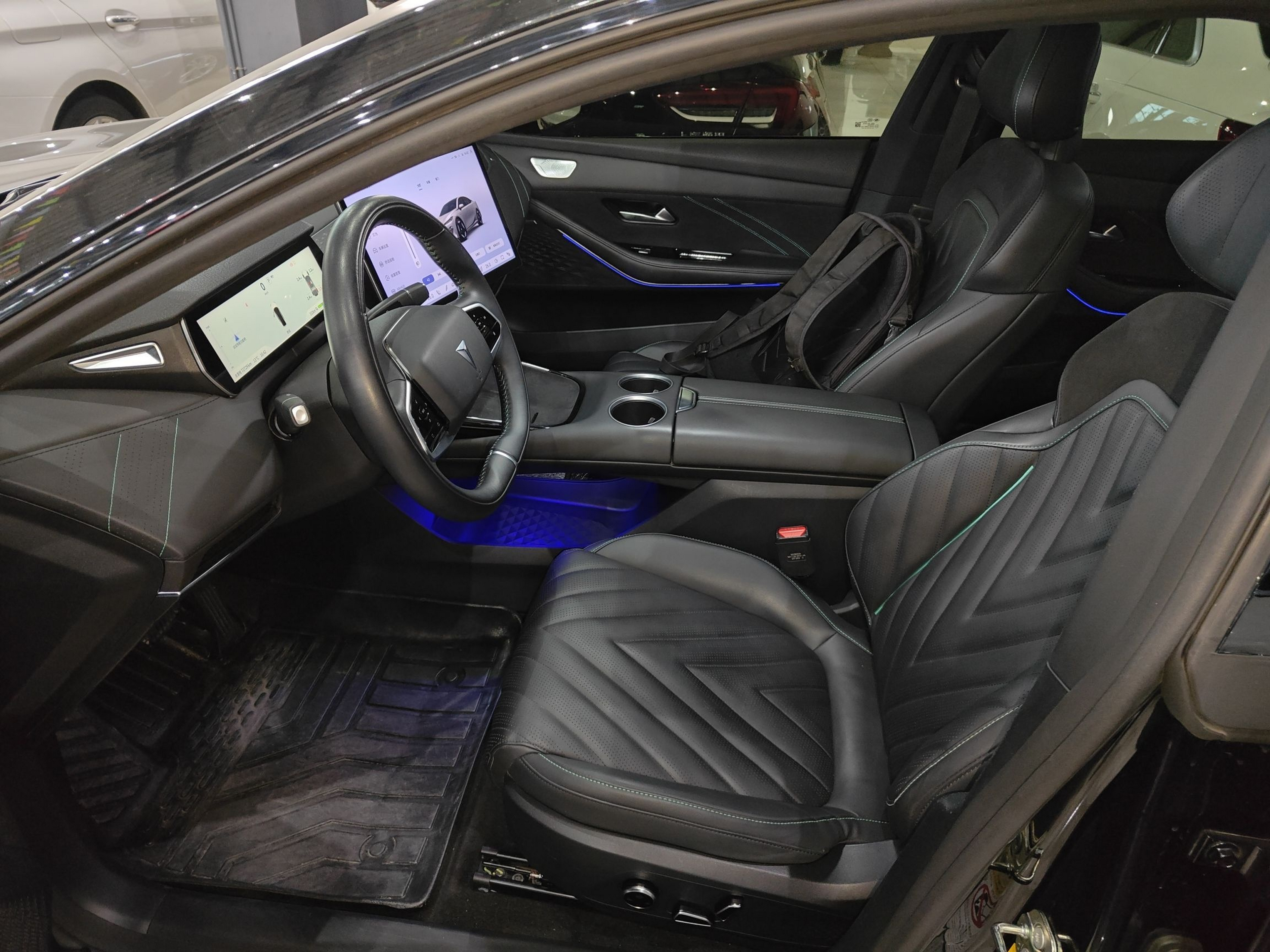 Переднее сиденье в автомобиле