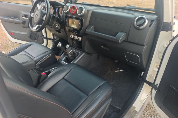 Used  BJ40 2016 2.0T Manual Two-Wheel Drive Prestige Edition