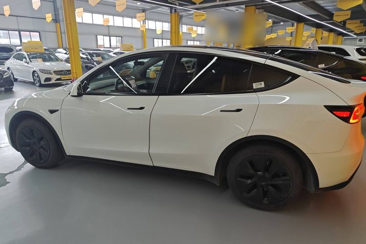 Used Tesla Model Y 2023 Rear-Wheel-Drive Version
