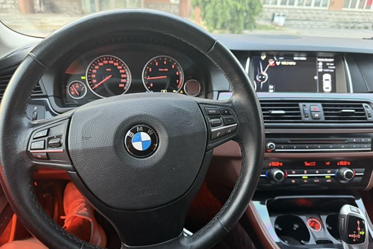 Used BMW 5 Series 2014 520Li Elegant Model
