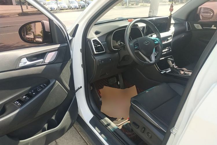 Used Hyundai Tucson 2020 280TGDi Two-Wheel-Drive GLS Fashion Edition China VI Standard
