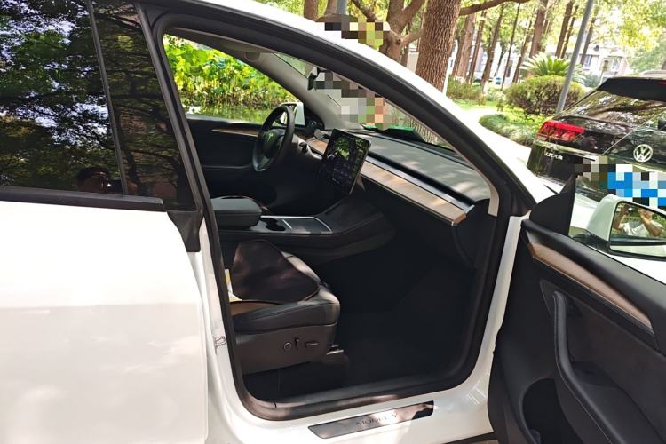 Used Tesla Model Y 2021 Long-Range All-Wheel-Drive Version
