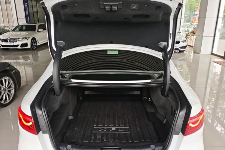 Used Jaguar XFL 2023 XFL 2.0T P250 Two-Wheel-Drive Luxury Deluxe Edition
