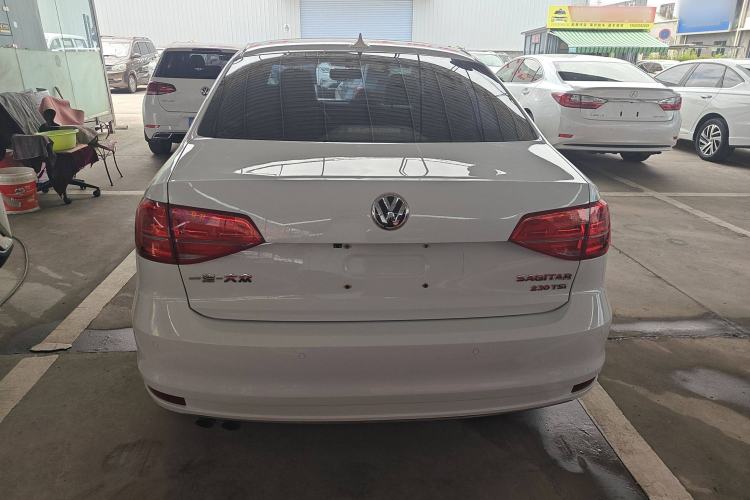 Used Volkswagen Sagitar 2017 230TSI Automatic Comfort Version
