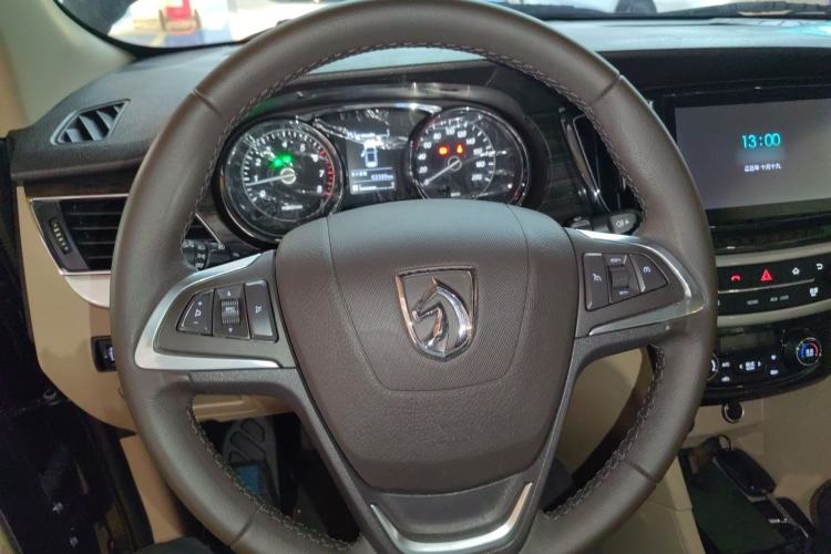 Used Baojun 730 2016 1.5T Manual Luxury Edition 7 Seats
