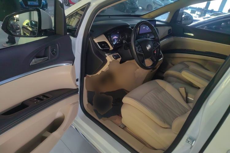 Used Buick GL8 2023 Facelifted Land Cruiser Executive Luxury Version
