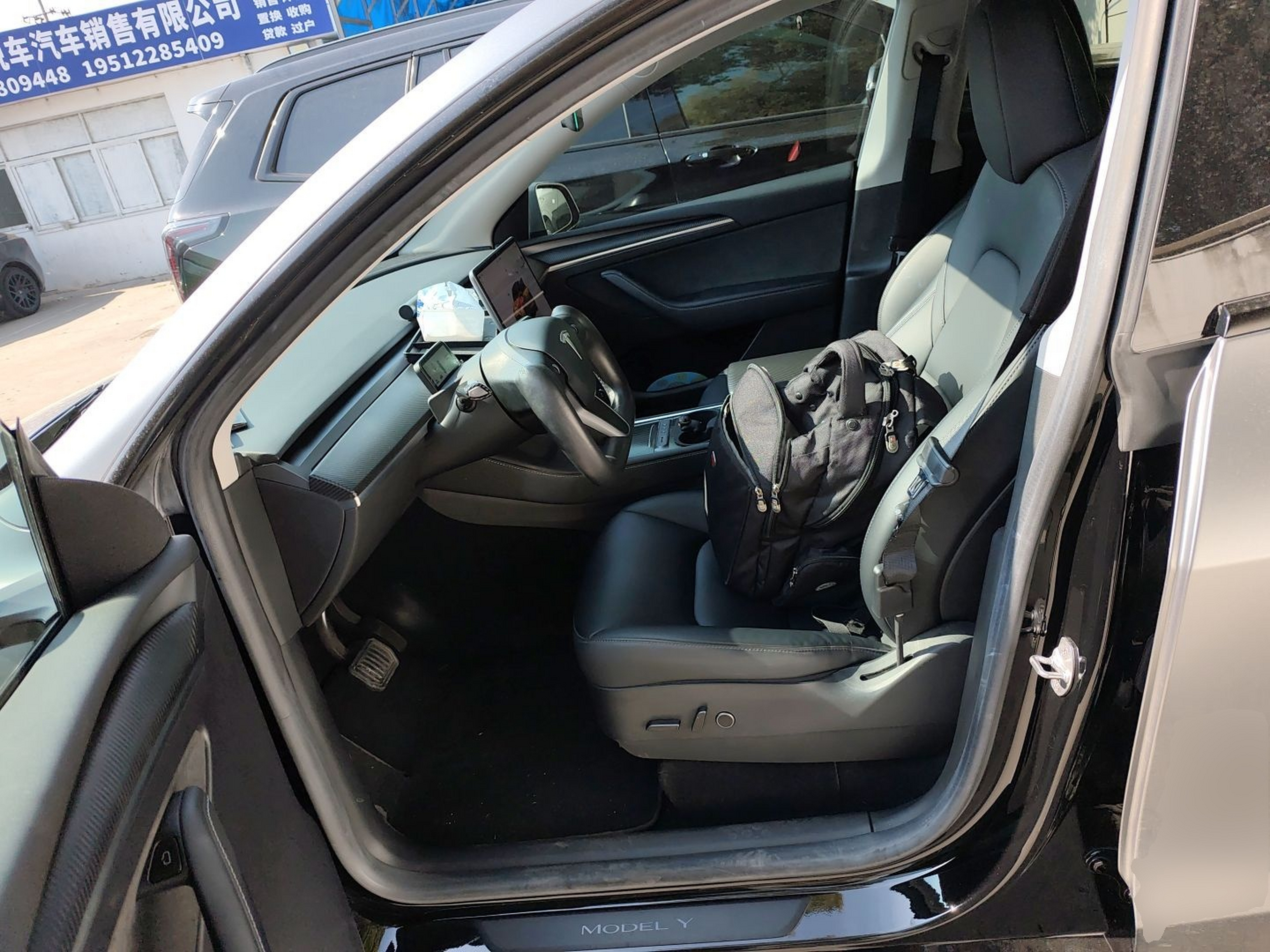 Переднее сиденье в автомобиле