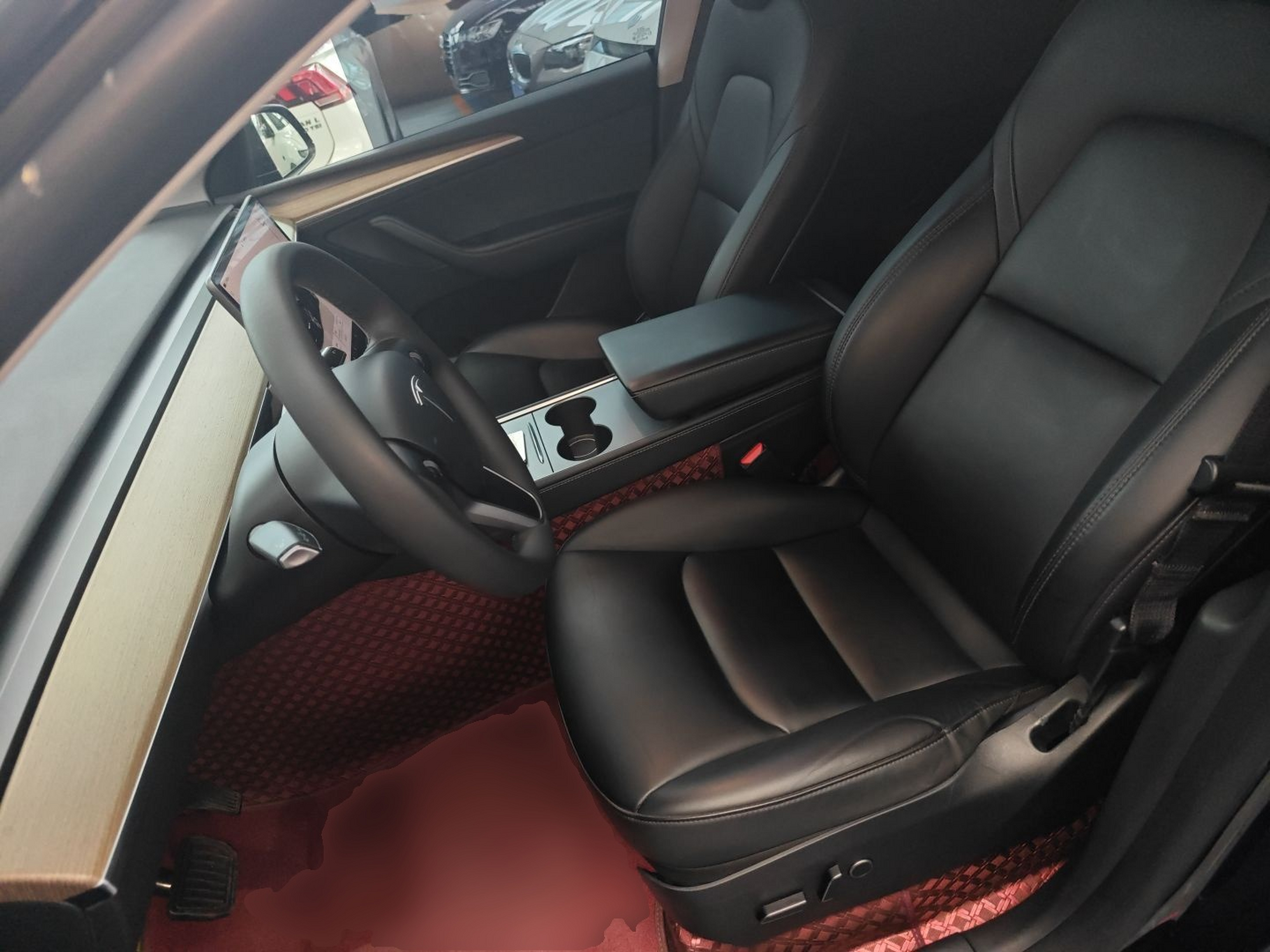 المقاعد الأمامية داخل السيارة